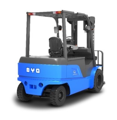 Fabriqué en Chine, le chariot élévateur électrique à quatre pivots de BYD pèse entre 1,6 et 1,8 tonne