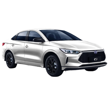 La BYD e3 est une berline électrique compacte qui a une autonomie de 410 kilomètres.