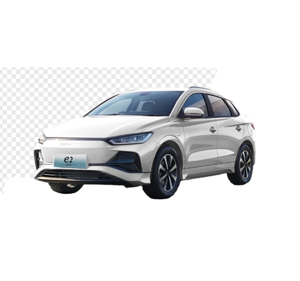 La BYD e2 est une berline électrique compacte qui a une autonomie de 405 kilomètres.