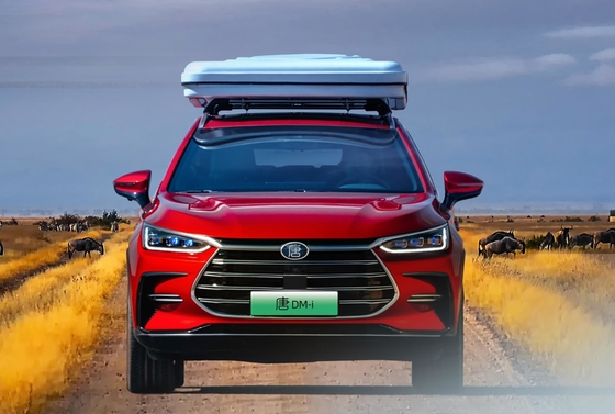 Le grand SUV hybride de BYD, Tang Dmi, est venu pour la perturbation.