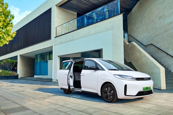 BYD Pure Electric Taxi D1 a une autonomie de 418 km et une porte coulissante électrique